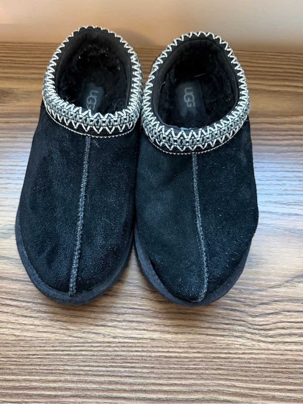UGG Tasman Slippers, size 6 black